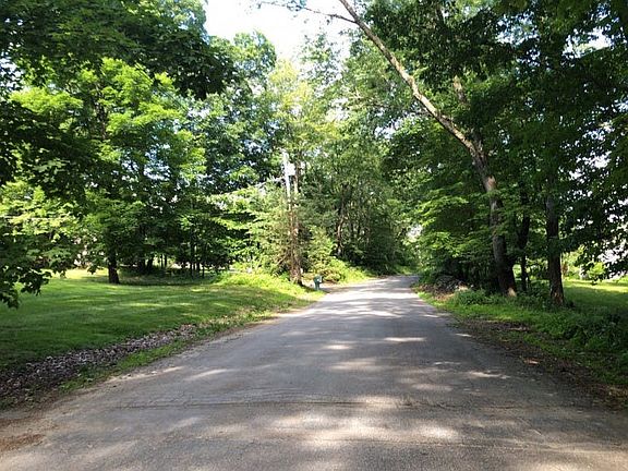 4th image of 832 Highland Lake Rd