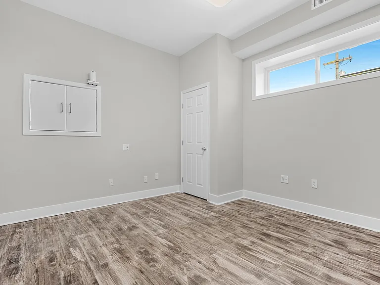 100 S Bouldin St #1 — Photo 15