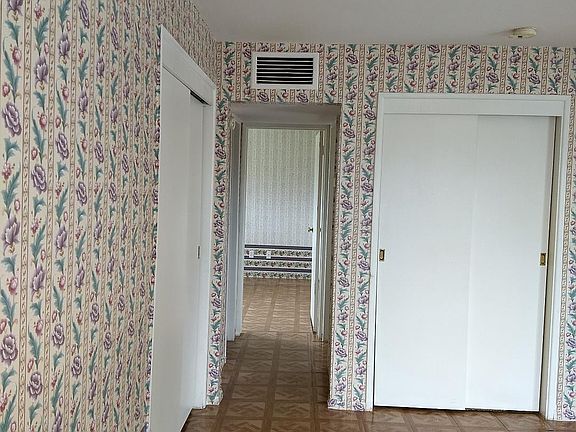 4th image of 4811 Pioneer Ave