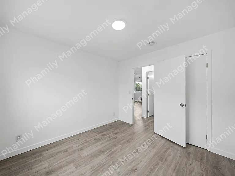 2538 Johnston St #9 — Photo 8