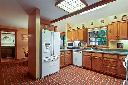 3rd image of 8421 Shagbark Ct