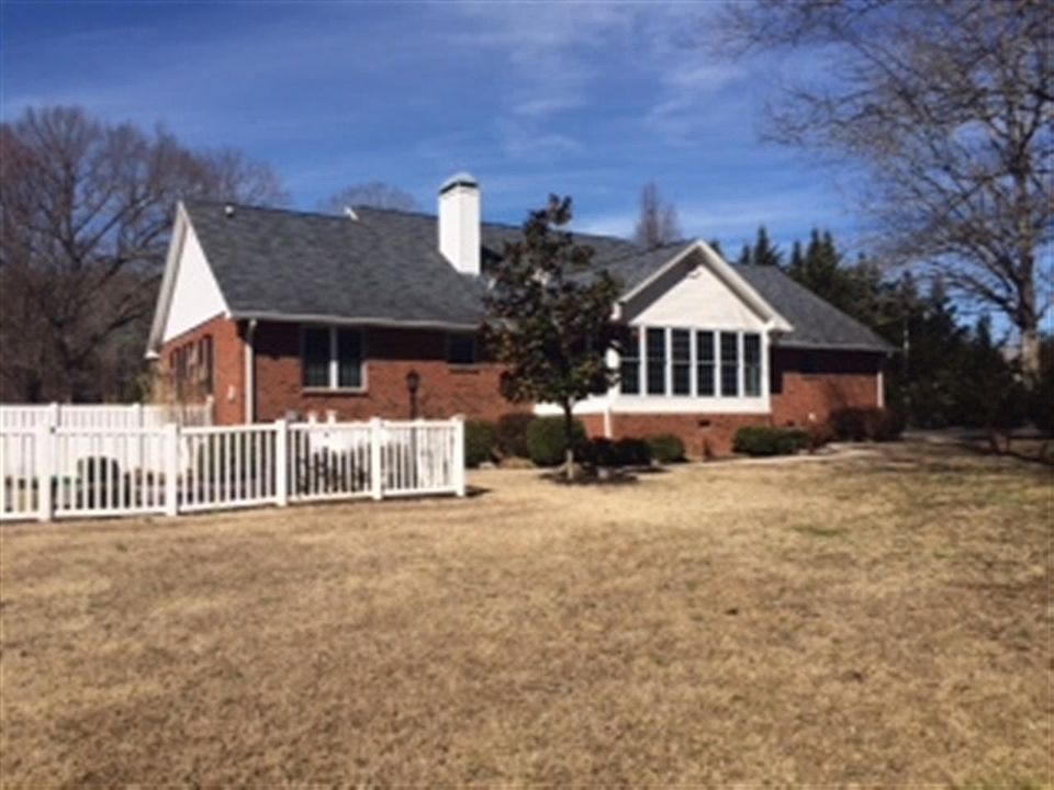 2nd image of 612 Sugar Creek Rd SE