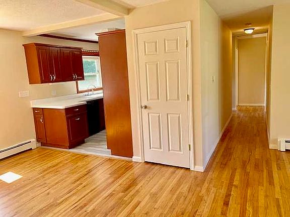 4th image of 131 E Cookingham Dr