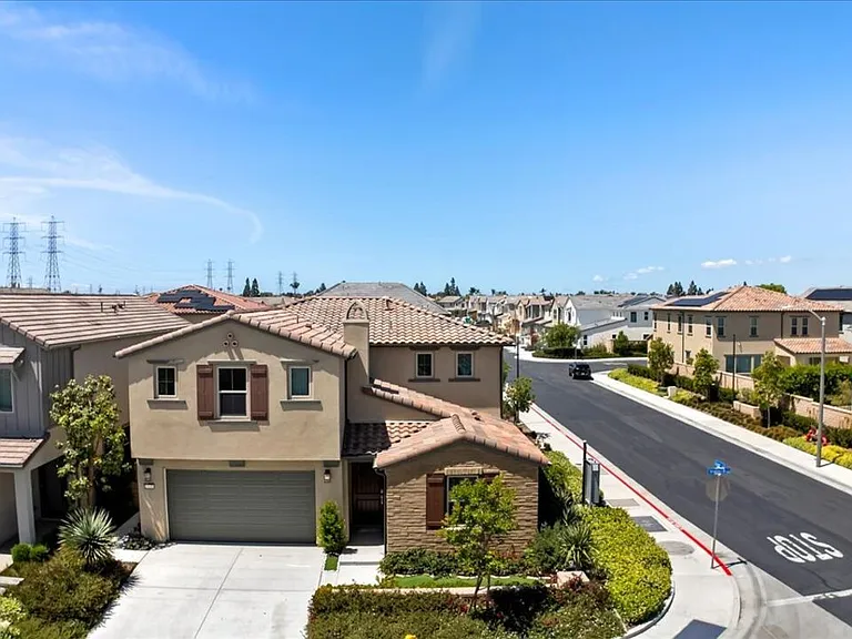 21181 Strathmoor Ln — Photo 26
