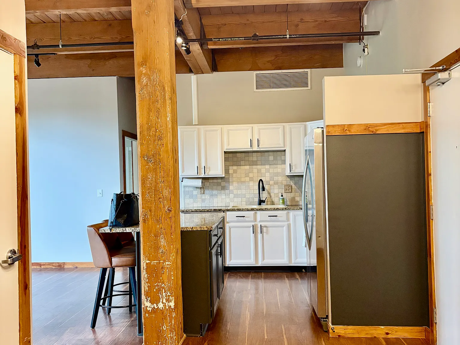 2 bed, 992 sqft, $2,300 — Photo 3