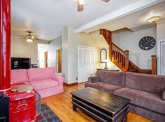 4th image of 2021 W Bradley Pl