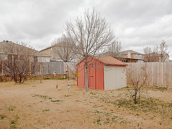 4th image of 403 Hidden Springs Dr