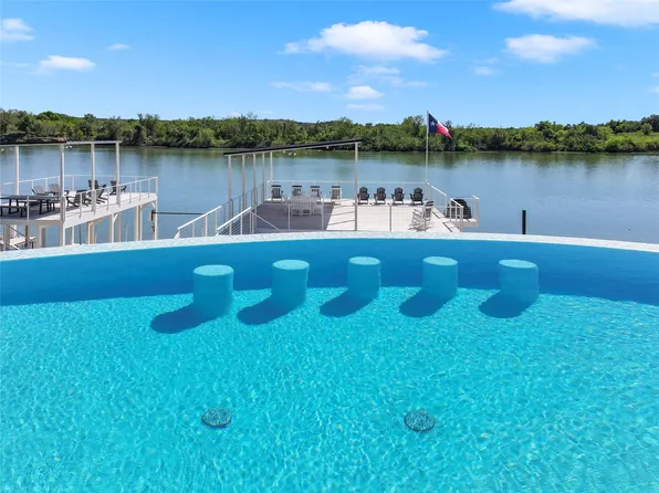 3204 River Oaks Dr, Kingsland, TX 78639