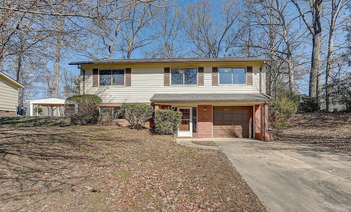 4 bed, 1.5 bath, 1809 sqft, $2,100 — Photo 2