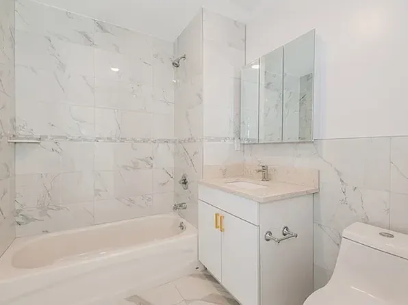 326 Avenue U image 3 of 7