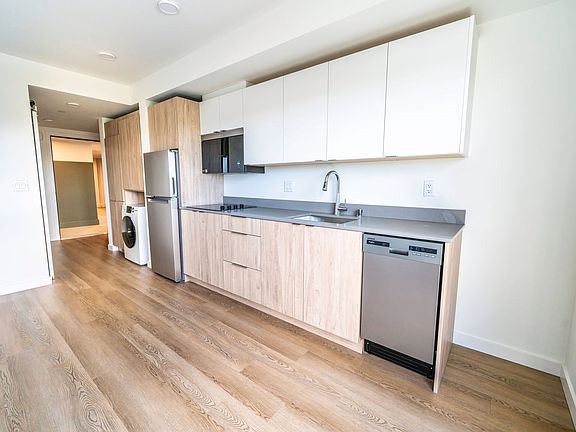5th image of 4201 Stone Way N #502