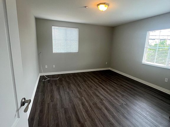 4th image of 506 E Olive Ave
