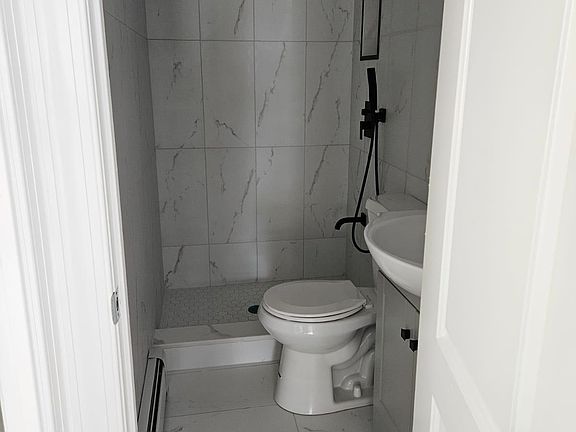 5th image of 871 Kings Pkwy #1