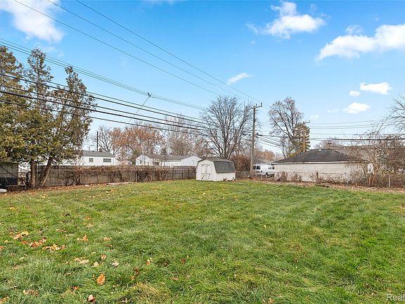 5th image of 21118 Wellington Ave E