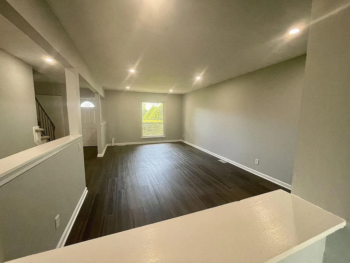 4 bed, 1.5 bath, 2151 sqft, $3,000 — Photo 3