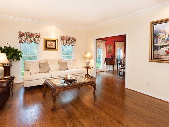 4th image of 8712 Eggert Dr