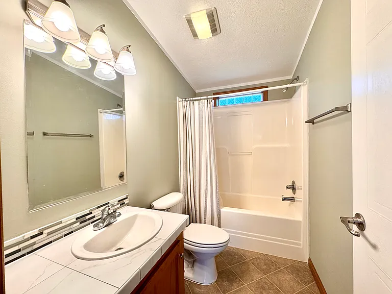 650 Bostwick Rd — Photo 15