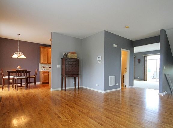 2nd image of 584 Shoreline Dr #584