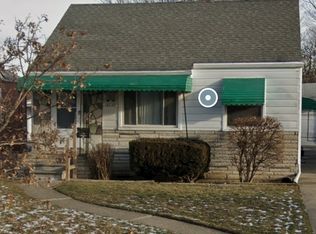 18559 Woodcrest St, Harper Woods, MI 48225