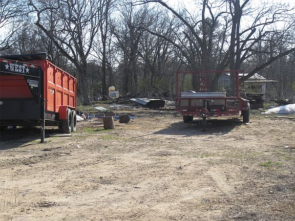 5th image of 620 Fuller St