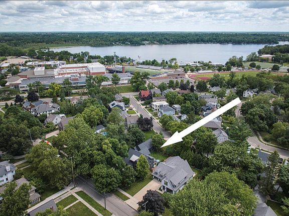 3rd image of 840 Pinecrest Ave SE