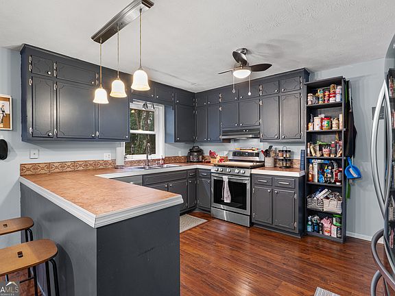 3rd image of 861 Bonner Rd