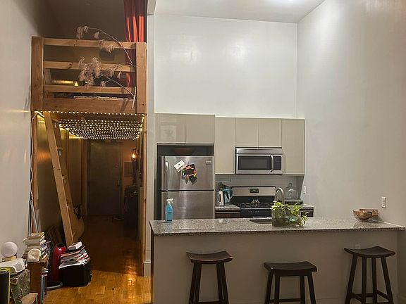 4th image of 41 Kosciuszko St APT 120