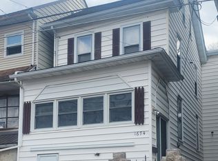 1674 Pulaski Ave, Coal Township, PA 17866