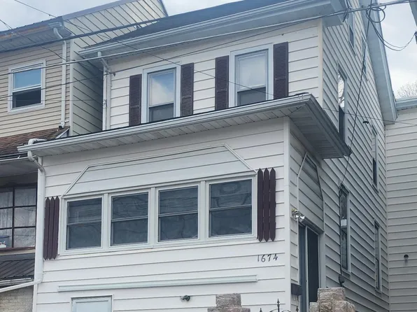 1674 Pulaski Ave, Coal Township, PA 17866