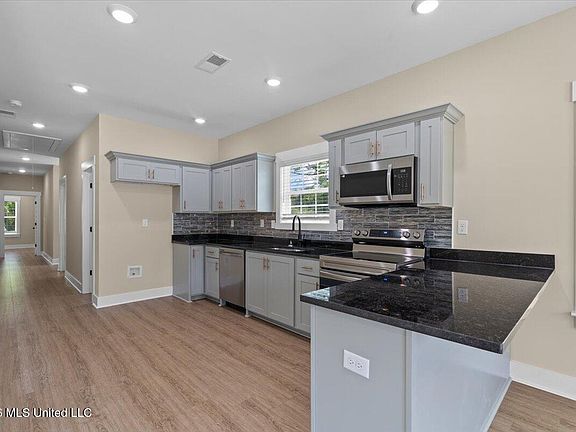 5th image of 43 Mockingbird Rd