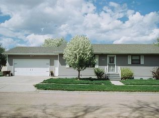 703 W Ash St, Parkston, SD 57366