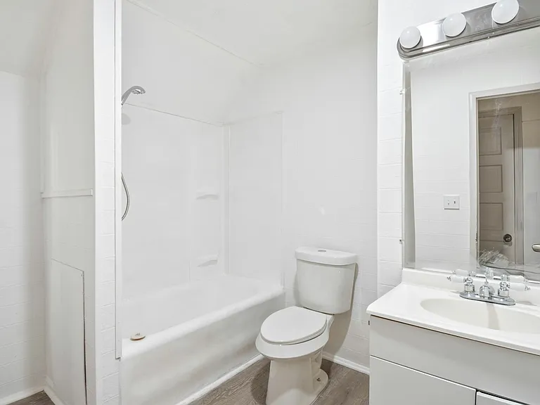 2069 W 81st St — Photo 15