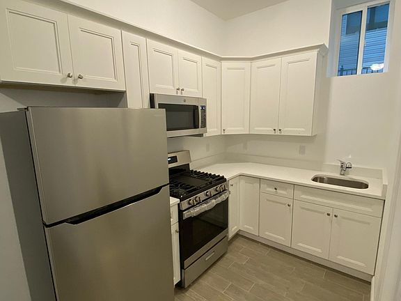 5th image of 113 Petrus Ave #1
