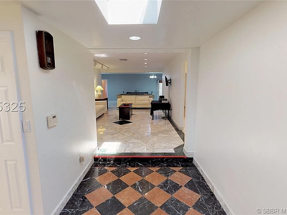 3rd image of 1119 Biarritz Dr