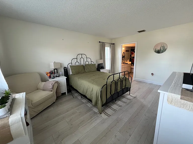 7750 92nd St #210 — Photo 11