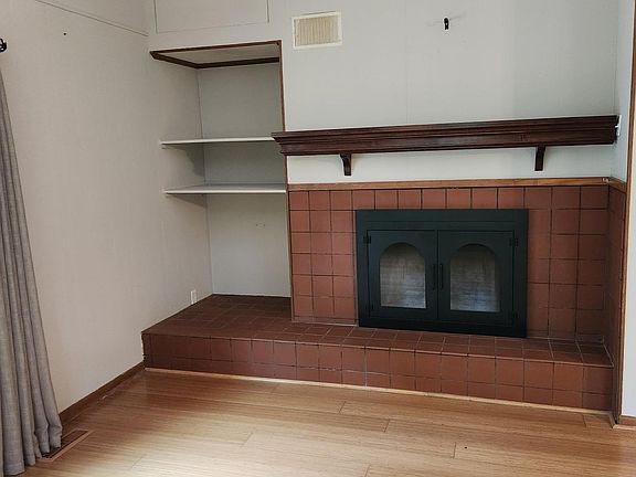 5th image of 106 Oak Park Ln