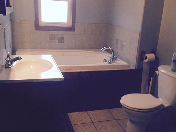 3rd image of 15408 Parkwood Dr