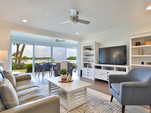 600 Sutton Pl APT 103B, Longboat Key, FL 34228