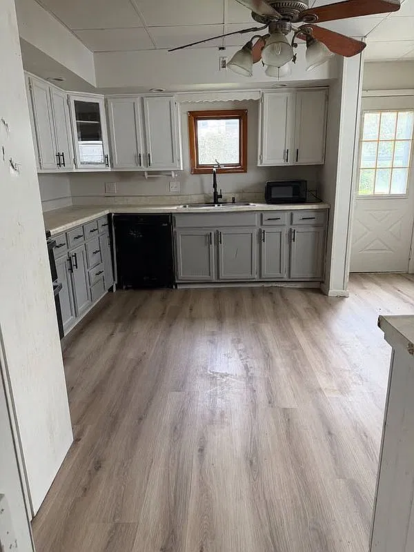 3 bed, 1.0 bath, 1766 sqft, $1,450 — Photo 1
