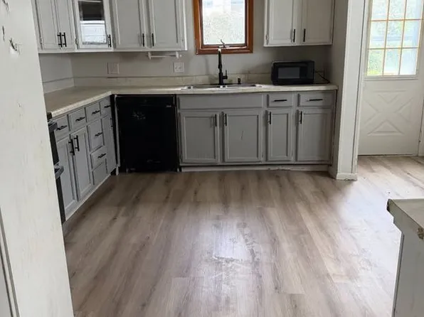206 Carbon St, Minersville, PA 17954