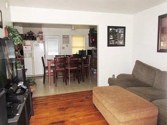 4th image of 2327 Terrace Dr