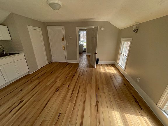 3rd image of 223 Chestnut St APT 2