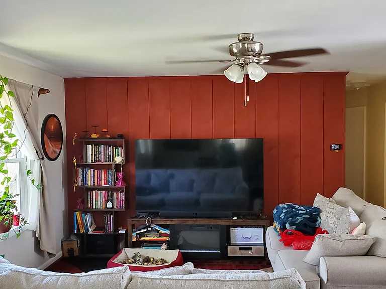 9102 Sandra Ct — Photo 3