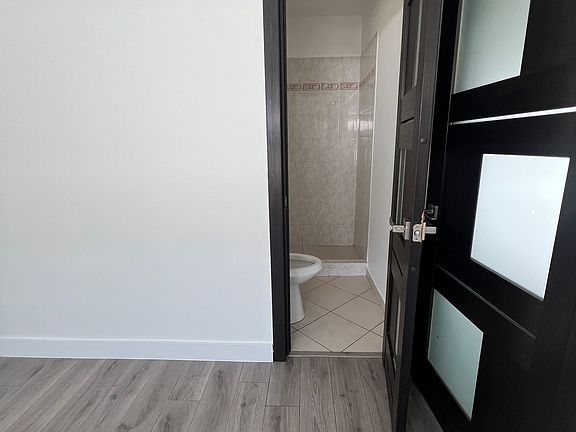 5th image of 9557 Dorrington Ave