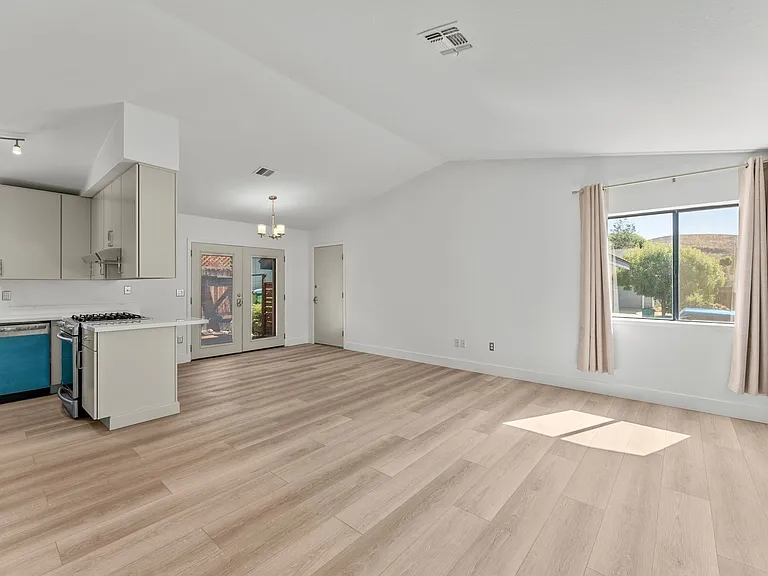 145 Summerset Dr — Photo 5