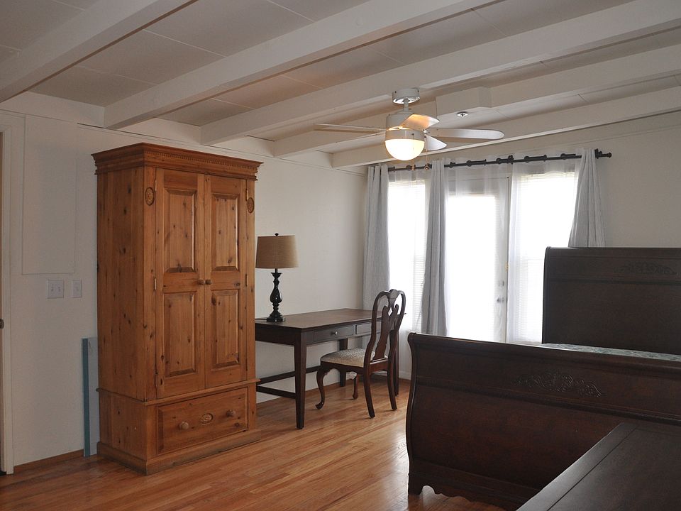 1st image of 934 E Duane Ave #D1