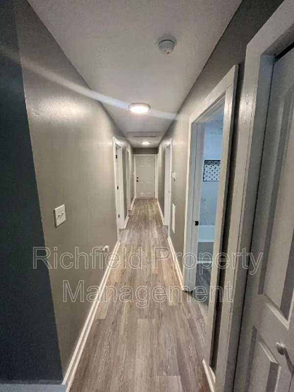 3 bed, 2.0 bath, 1076 sqft, $1,350 — Photo 4