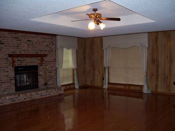 2nd image of 5853 Bentley Dr