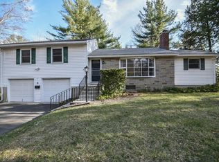 20 Jeffrey Ln, Amherst, MA 01002