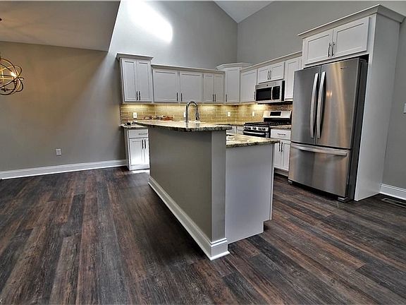 4th image of 124 Waterford Way